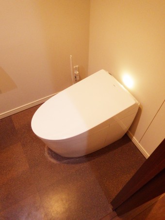 直線を基調としたシンプルですっきりしたトイレ 港区Y様邸 直線を基調としたシンプルですっきりしたトイレ 港区Y様邸